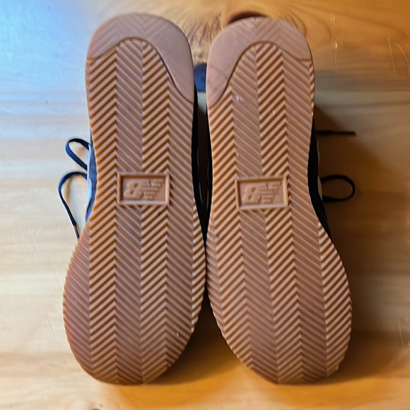 New Balance 220 Classic V1 - Picture 3 of 7